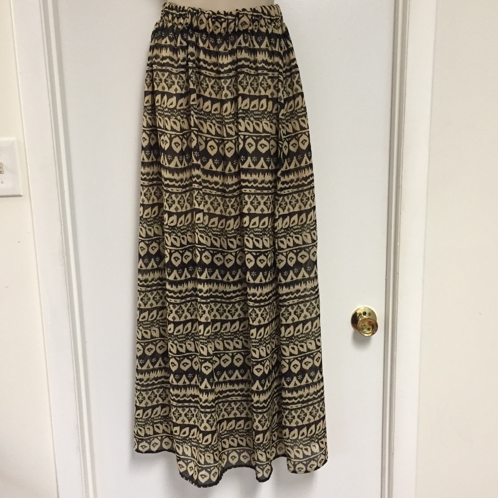 Francesca’s maxi boho skirt ✨